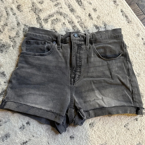 Madewell Pants - Madewell high rise  denim shorts| size 28